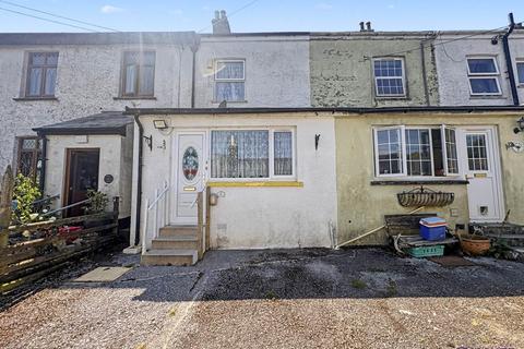 2 bed property, in Chapel Villas, £180,000
