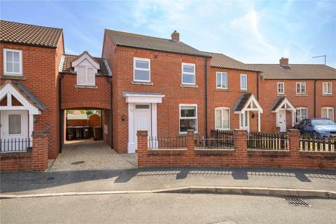 3 bed property, in Falcon Way, £180,000