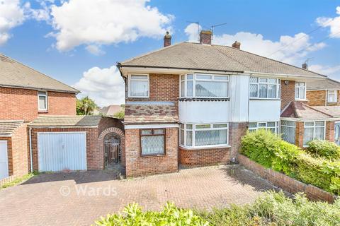 3 bed property, in Leyton Avenue, £400,000