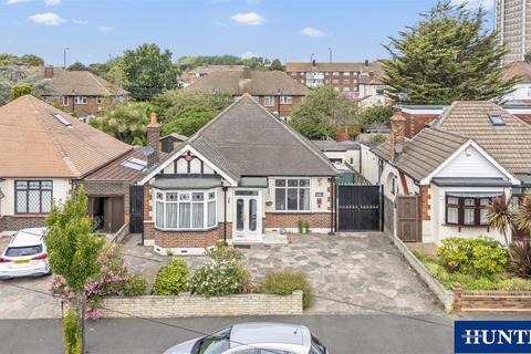 4 bed property, in Melbourne Gardens, £550,000