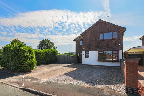4 bed property, in 90 Thorley Drive, £375,000