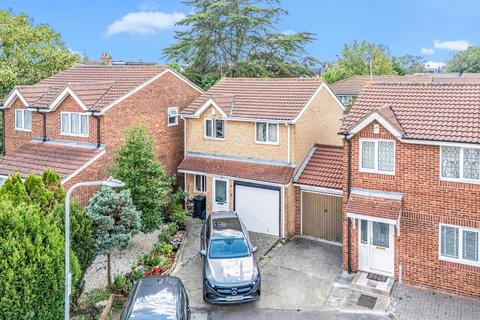 3 bed property, in Talisman Close, £485,000
