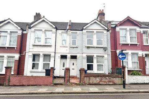 4 bed property, in Winchester Street, £875,000