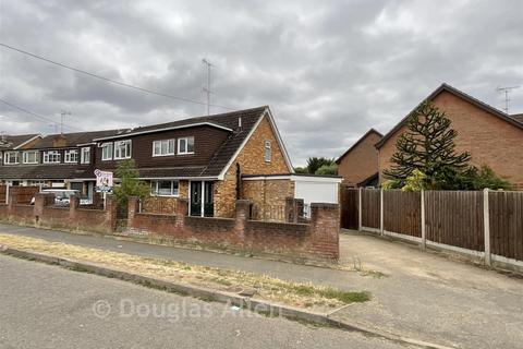 3 bed property, in Prince Edward Road, £475,000