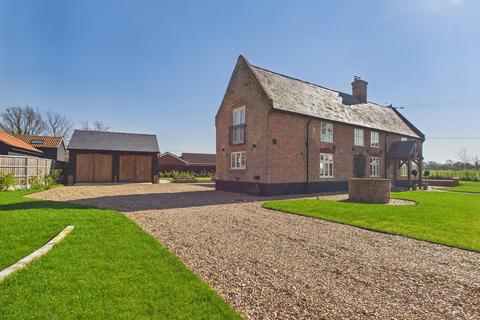 4 bed property, in Ilketshall St. Andrew, £900,000