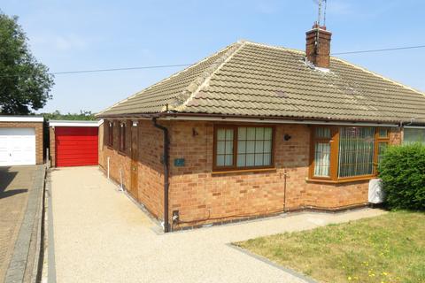 2 bed property, in Plumtree Avenue, £230,000