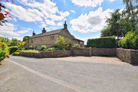 3 bed property, in Holden, £675,000