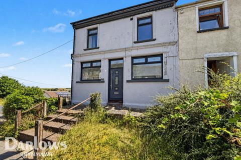 3 bed property, in Commercial Street, £190,000