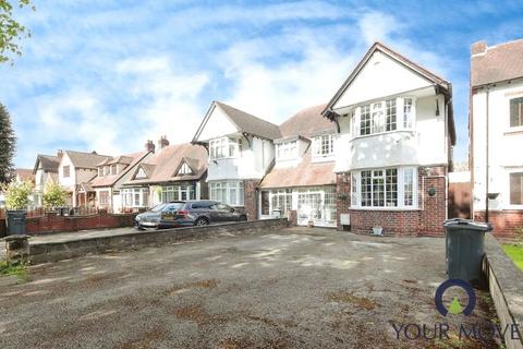 4 bed property, in Highfield Road, £450,000