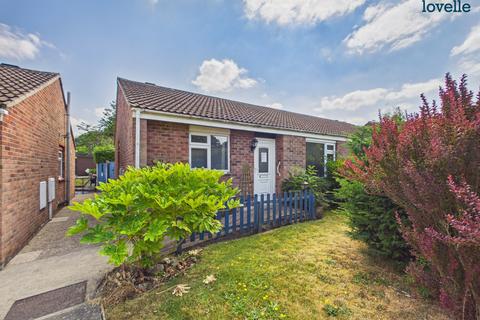 2 bed property, in Hawthorn Chase, £140,000