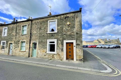2 bed property, in Queen Street, £166,650