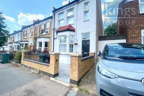 3 bed property, in Newbury Road, £650,000
