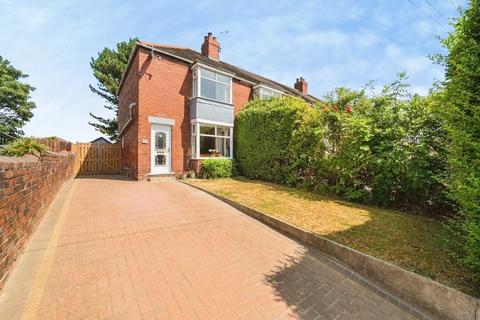 2 bed property, in Upper Wortley Road, £180,000