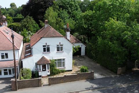4 bed property, in Windmill Lane, £825,000