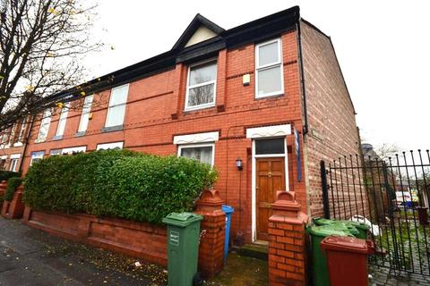 3 bed property, in Horton Road, £230,000