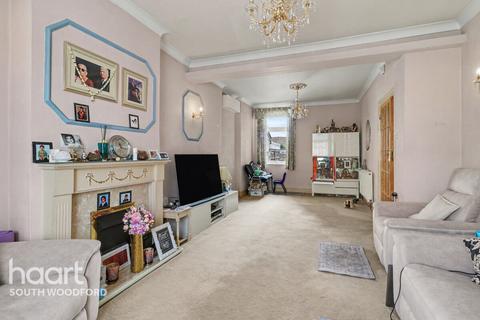 3 bed property, in Cowslip Road, £750,000
