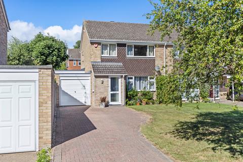 3 bed property, in Wokingham RG40, £475,000