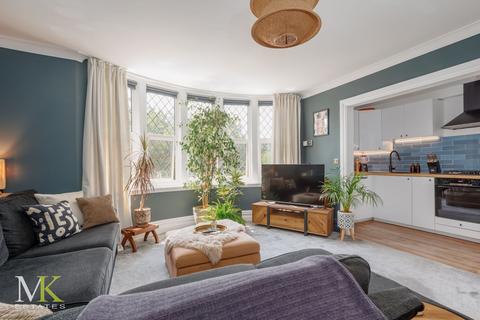 2 bed property, in Flat 4 Summercraig, £245,000