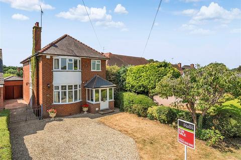 4 bed property, in Belbroughton Road, £775,000