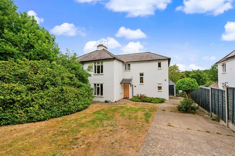 4 bed property, in High Street, £800,000