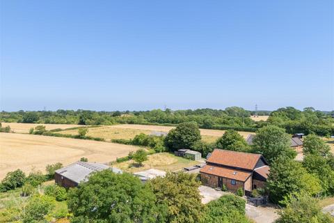 3 bed property, in Clarkes Lane, £600,000