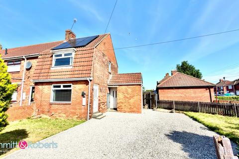 2 bed property, in Lee Terrace, £90,000
