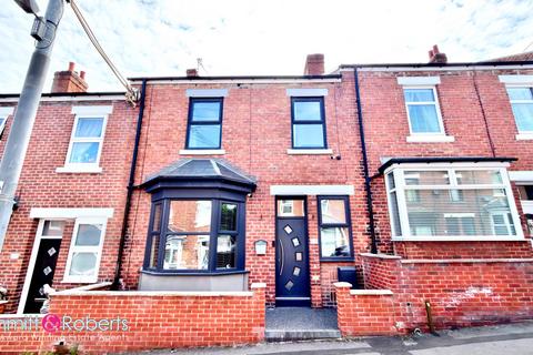 3 bed property, in Albert Street, £210,000