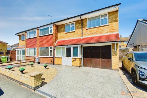 5 bed property, in Dovedale Road, £375,000