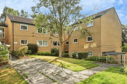 2 bed property, in Fulwood Road, £150,000