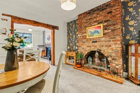 3 bed property, in Carrington Road, £375,000