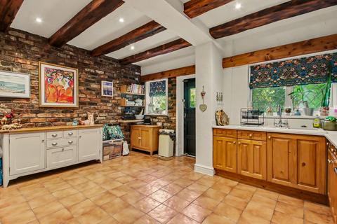 3 bed property, in Carrington Road, £375,000
