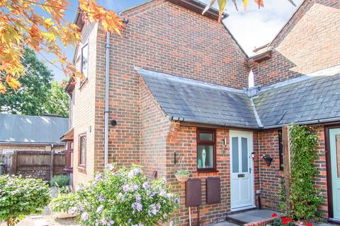 2 bed property, in Wainsford Court, £325,000