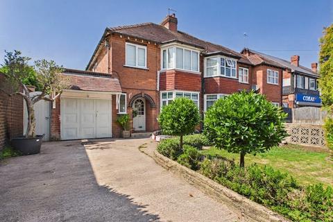 3 bed property, in Hollyfield Road South, £375,000