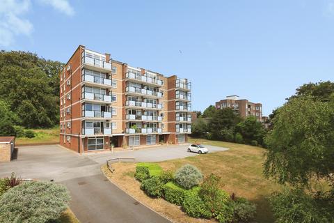 1 bed property, in Arundel Road, £175,000