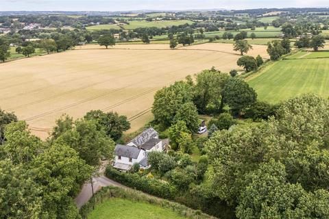 3 bed property, in Ashill, £375,000