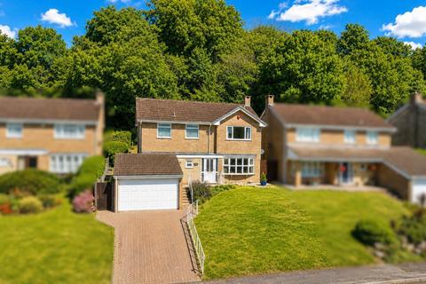 4 bed property, in Ringwood Grove, £485,000