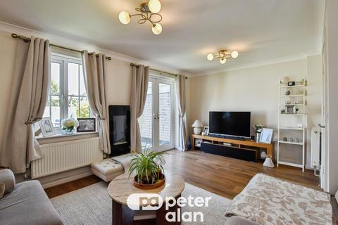4 bed property, in Mariners Quay, £280,000
