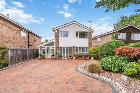 4 bed property, in Purnells Way, £725,000