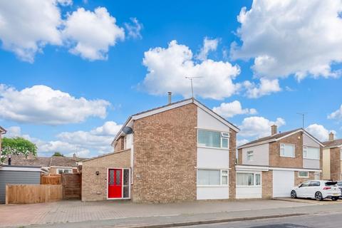 6 bed property, in Long Meadows, £350,000