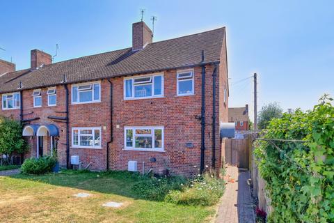 2 bed property, in Woodcock Avenue, £350,000