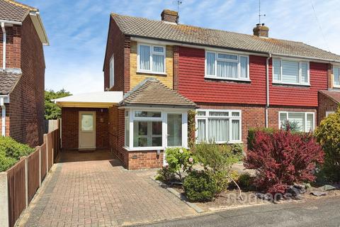 3 bed property, in Coleville Road, £475,000