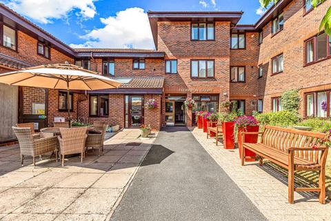 1 bed property, in Knights Lane, £25,000