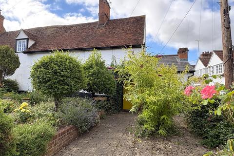 2 bed property, in Castle Hedingham, £305,000