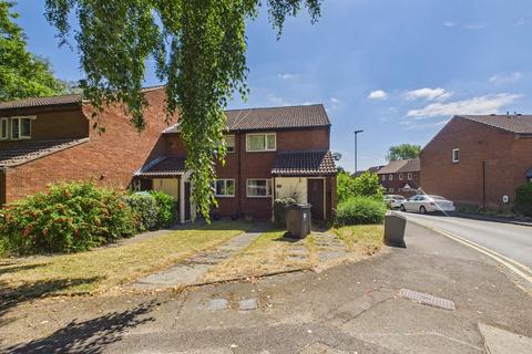 1 bed property, in Quaker Lane, £60,000