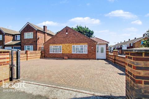 2 bed property, in Vicarage Road, £550,000