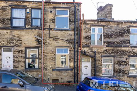 2 bed property, in Sykes Street, £145,000