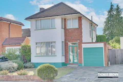 3 bed property, in Fairview Drive, £635,000