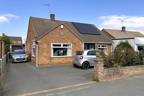 3 bed property, in Bowbridge Road, £280,000