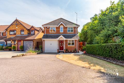 3 bed property, in Felstead Close, £350,000