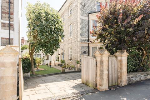 4 bed property, in Seymour Road, £875,000